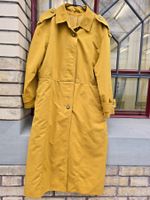 Kleidung: klassischer Damen Trenchcoat, Grösse M