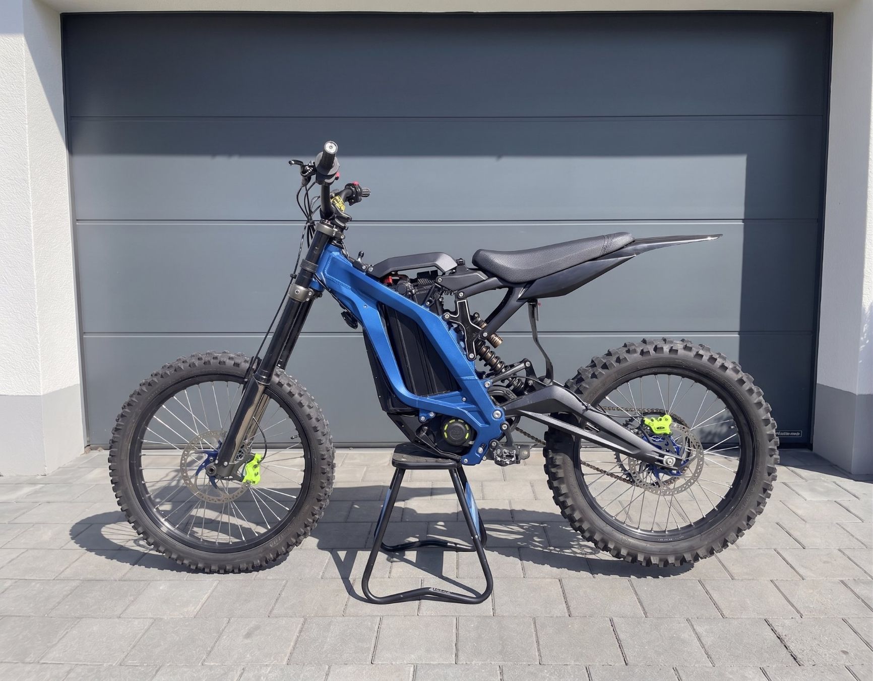 Surron Sur-Ron Sur Ron Light Bee X Mit Torp und Scorpion XC! (Usato) a ...