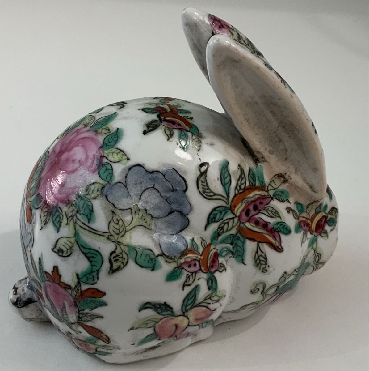 Statuette: Lapin en porcelaine fleuri, Asie – Usato da rolle venduto da Tontonjulot 1