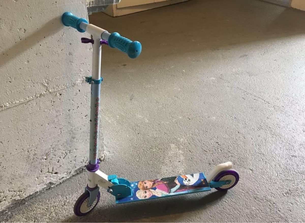 Fahrzeuge für Kinder: Kinder Scooter "Frozen" zu verkaufen – Gebraucht aus Birmensdorf ZH von ise_5t6z