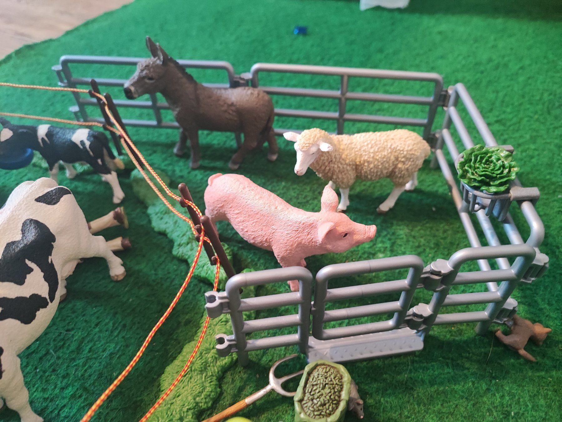 Giocattoli: Schleich Farm inkl.melkstation – Usato da Beinwil am See venduto da limaalpha1986 2
