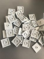 Lego 26x Fliese mit Knopf 2×2 (87580) hellgrau