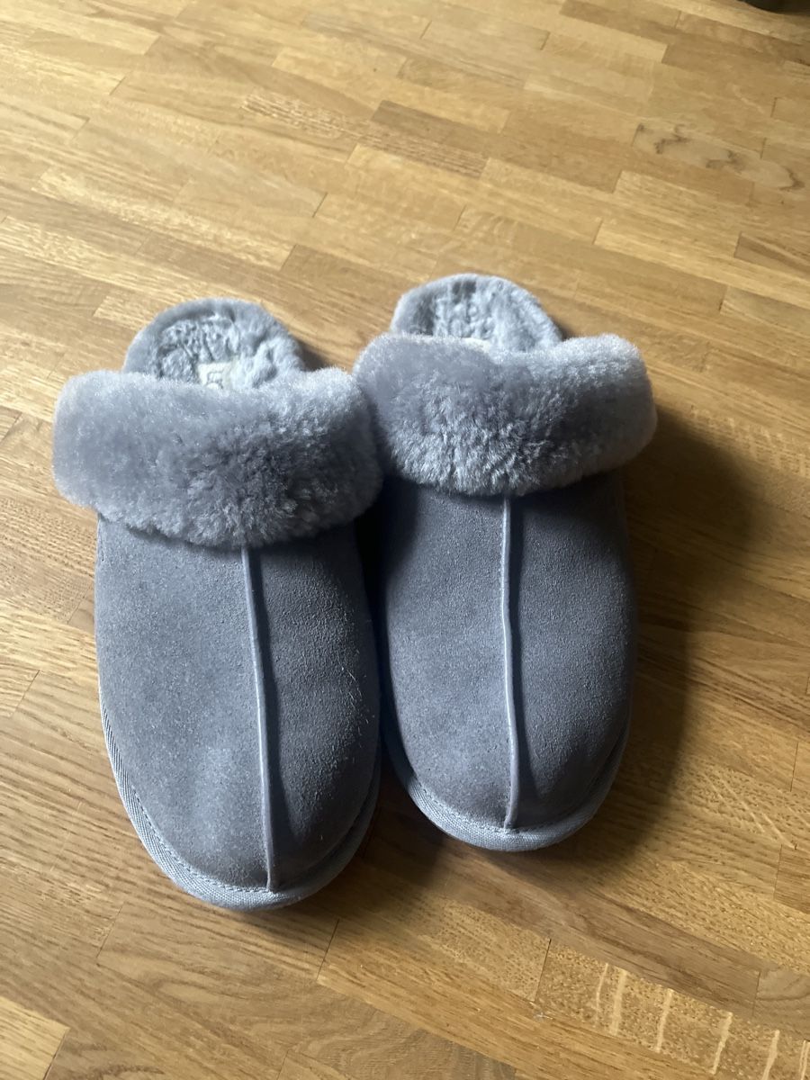 Ugg Scarpe da uomo: UGG Hausschuhe Gr. 42 – Nuovo (secondo la descrizione) da Parpan venduto da SonneMondSternen