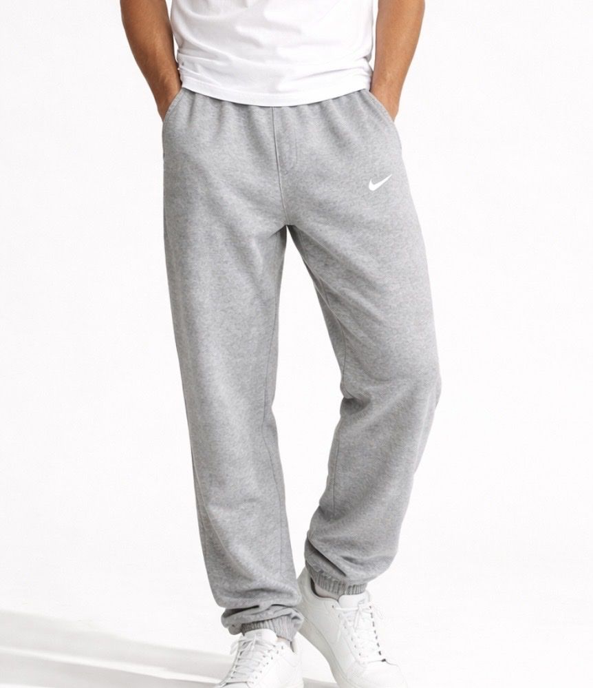 Nike Pantaloni: Jogging Nike gris S – Nuovo (secondo la descrizione) da Denens venduto da RomainSecondeMain