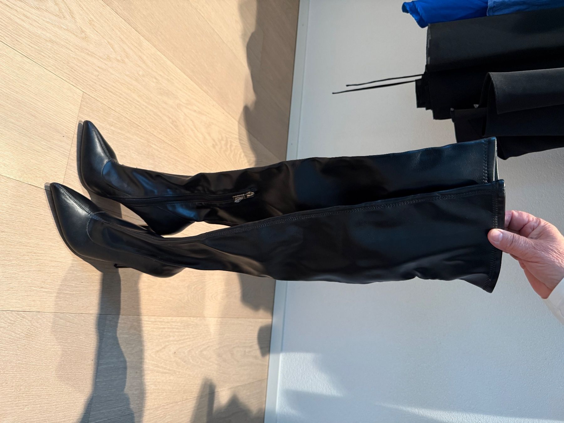 Scarpe da donna: Overjnee Stiefel Schwarz mit Absatz Elegant Gr. 37 – Usato da Hornussen venduto da con_86dw