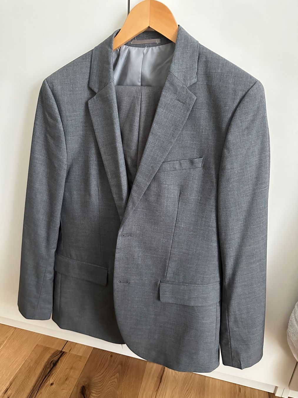 H&M Completi: Herrenanzug grau – Usato da Perlen venduto da H.Spa