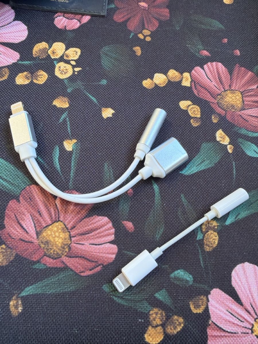 Apple Lecteurs & Adaptateurs: Apple Lightening Adapter für iPhone mit Kopfhörer – Neuf (Voir description) à Dietlikon par flo_dm5l