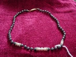 Collier aus Hämatitkugeln und Perlen