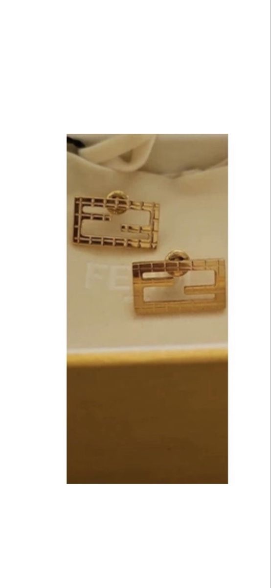 Fendi Orecchini pendenti & Orecchini a lobo: FENDI OHRRINGE – Nuovo (secondo la descrizione) da zürich venduto da Viktorija.viki 1