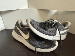 NIKE LAUFSCHUHE GR. 39