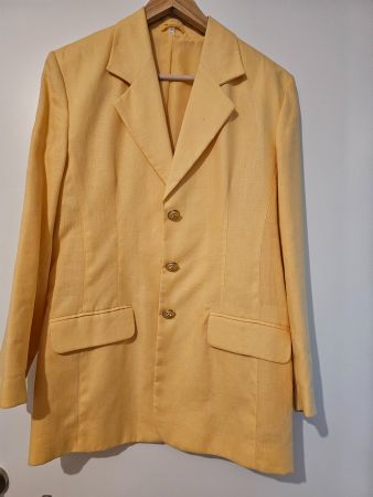 Veste couleur jaune pale 100% coton boutons dorés taille 36
