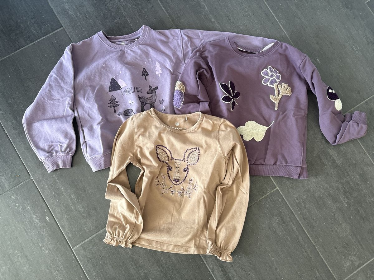 Lotti & Set di vestiti: Set: 2x Mädchen Pullover & Langarmshirt, Grösse 116/122 – Usato da Remigen venduto da Avanti