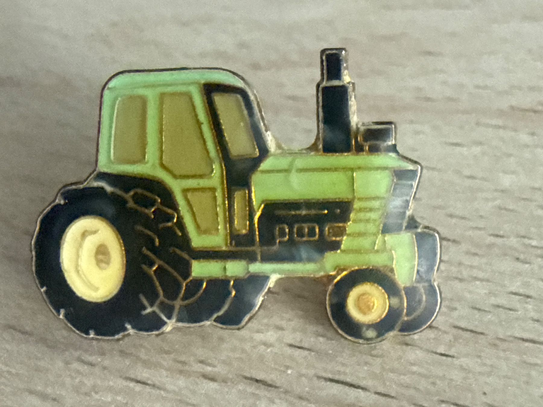 Plaketten & Abzeichen: Pin Traktor – Gebraucht aus Glattbrugg von Schweigmatt