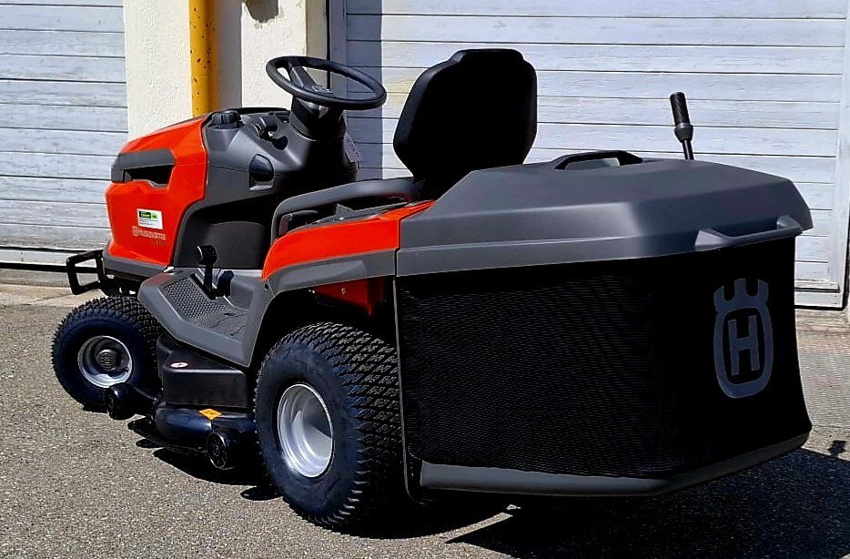 Husqvarna Tondeuses à gazon: Rasentraktor Husqvarna TC220T – Neuf avec emballage d'origine à St. Gallen par BGT02 2