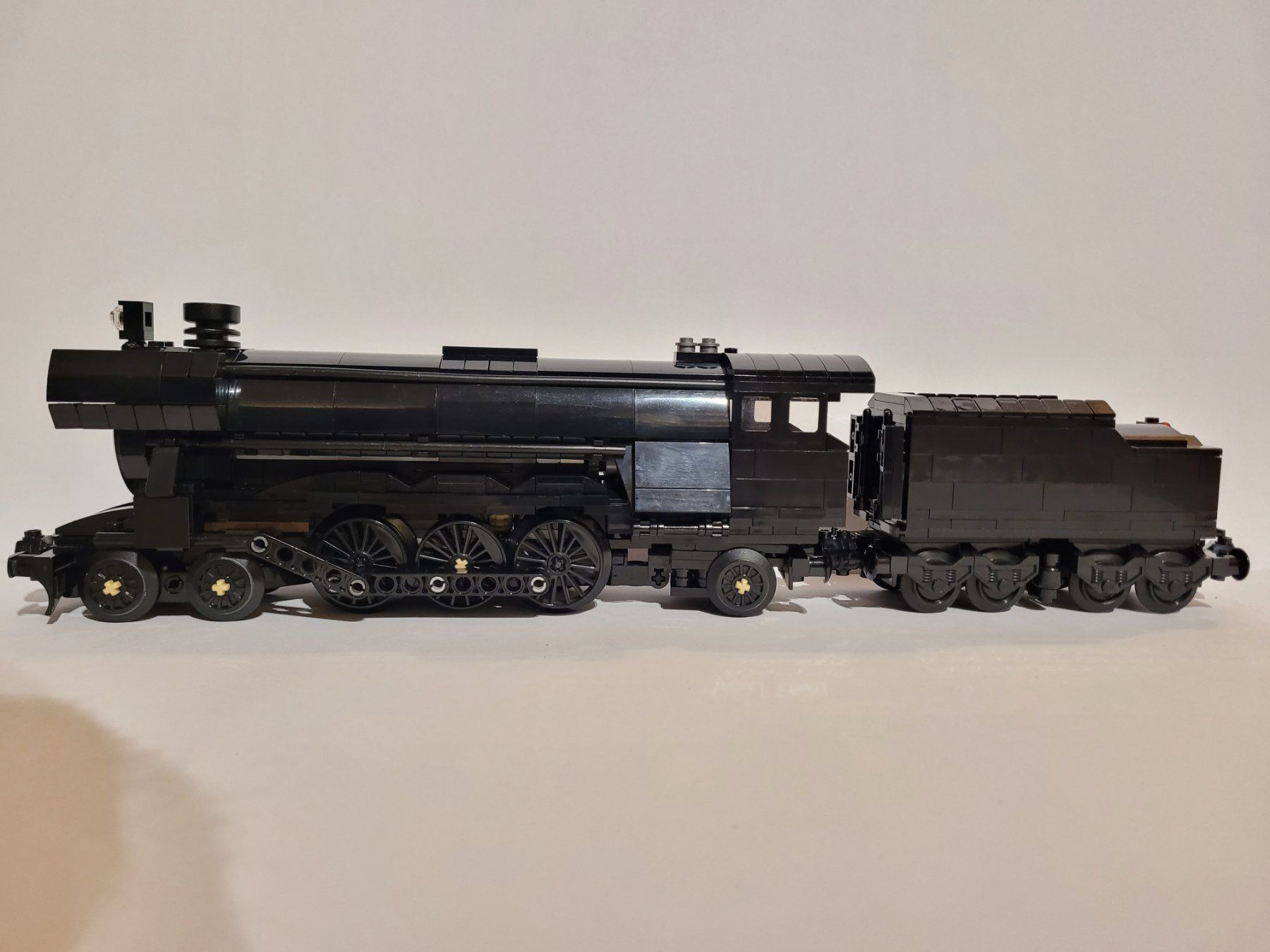 Lego Kit di costruzioni: Train Lego Black Emerald Night, construit sur schéma 10194 – Usato da La Tour-de-Peilz venduto da estelle69 3