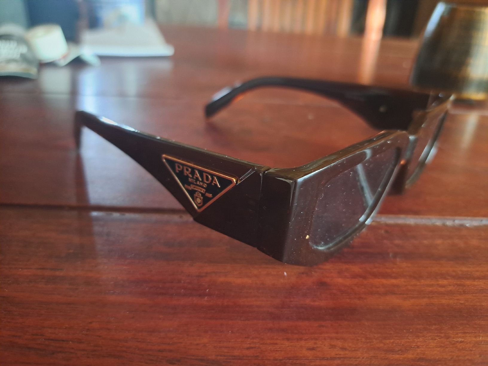 Occhiali & Lenti: prada Sonnenbrille. Neupreis Sfr.450.- – Nuovo (secondo la descrizione) da Bargen BE venduto da LennoxG