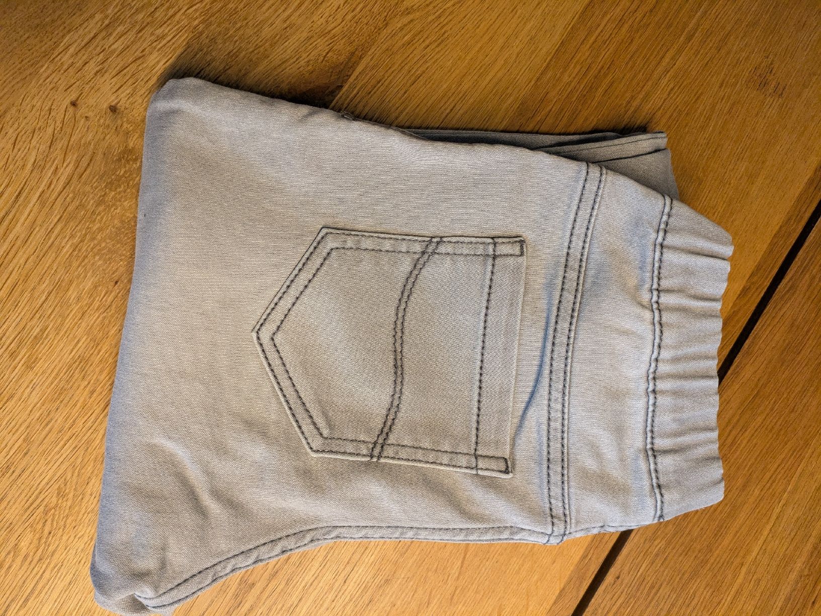 Lotti & Set di vestiti: Kleiderset der Grösse 140/146 – Usato da Meiringen venduto da Ninataborda