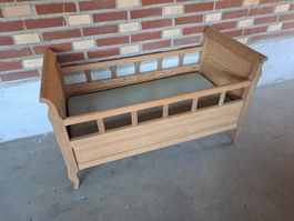 Antikes Kinderbett Holz ungefähre Masse 120cm x 60cm