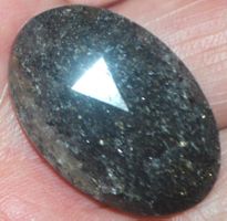 Cabochon L-662 - Facettierter schwarzer Sonnenstein -29x20mm