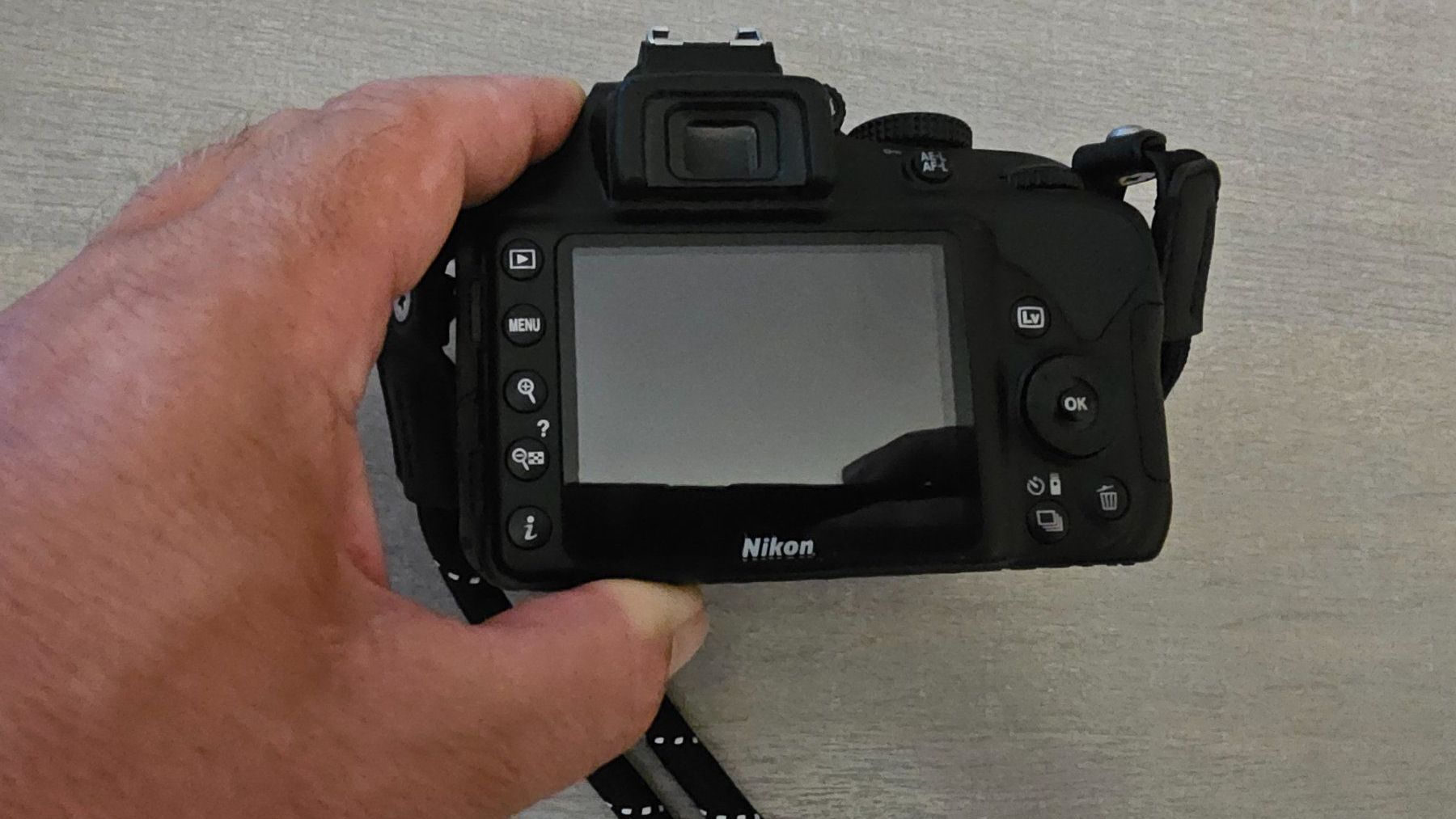 Nikon Fotocamera: Nikon D3300 body - 4290 déclenchements – Usato da Thônex venduto da Jan-Nemar 1