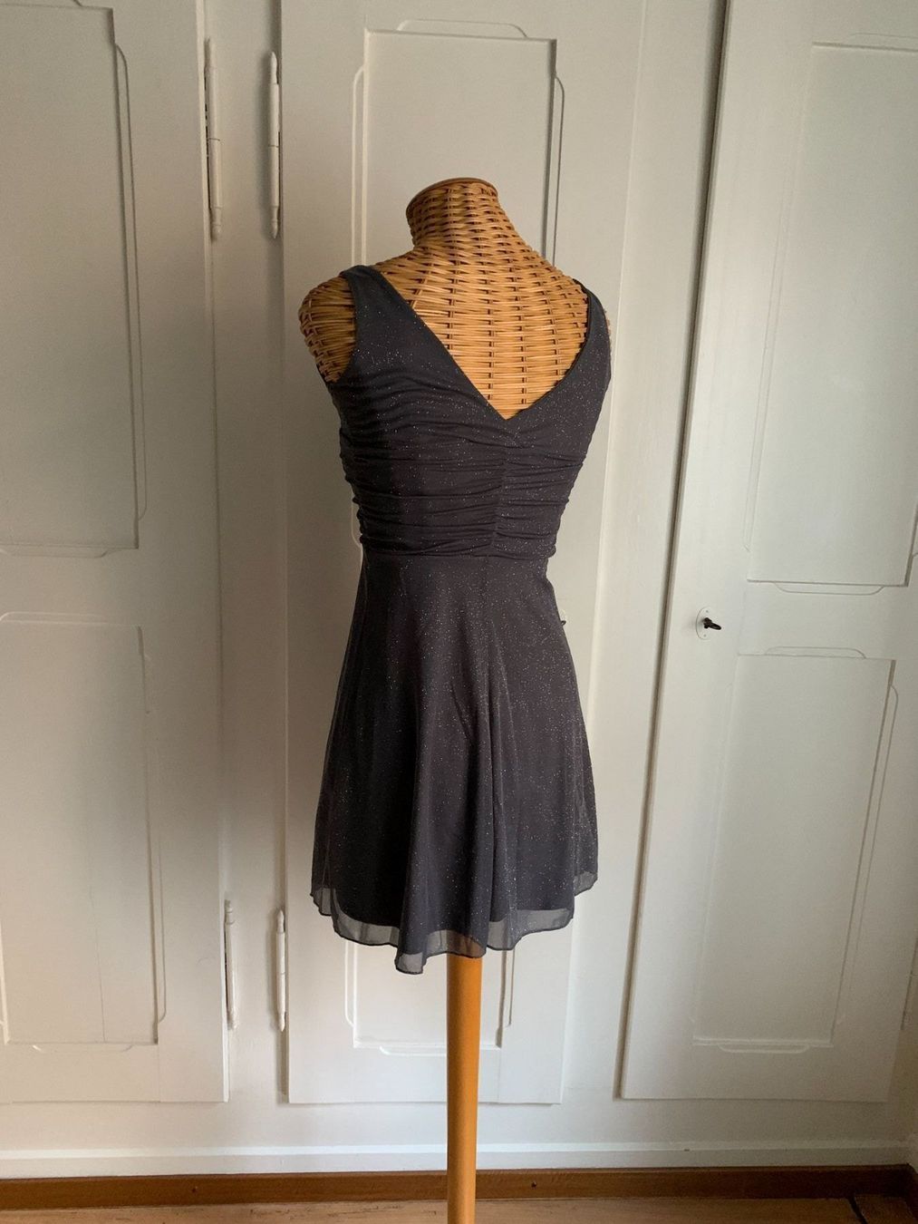 Robes: Kleid grau glitzernd elegant - XS – D'occasion à Zürich par Diazaio 2