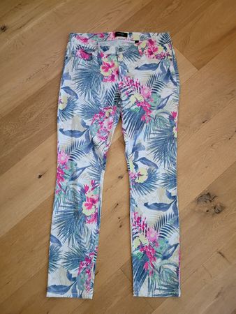 Jeans Sommerhose, Grösse 44, mit Blumenmuster, Guter Zustand