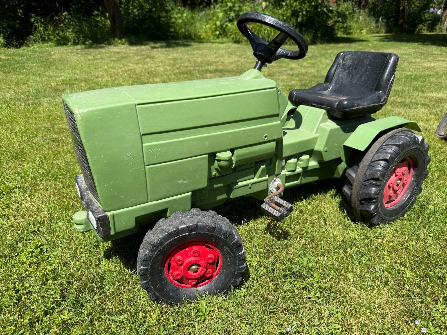 Fahrzeuge für Kinder: Kindertraktor Rolly toys – Gebraucht aus Härkingen von white-waluigi