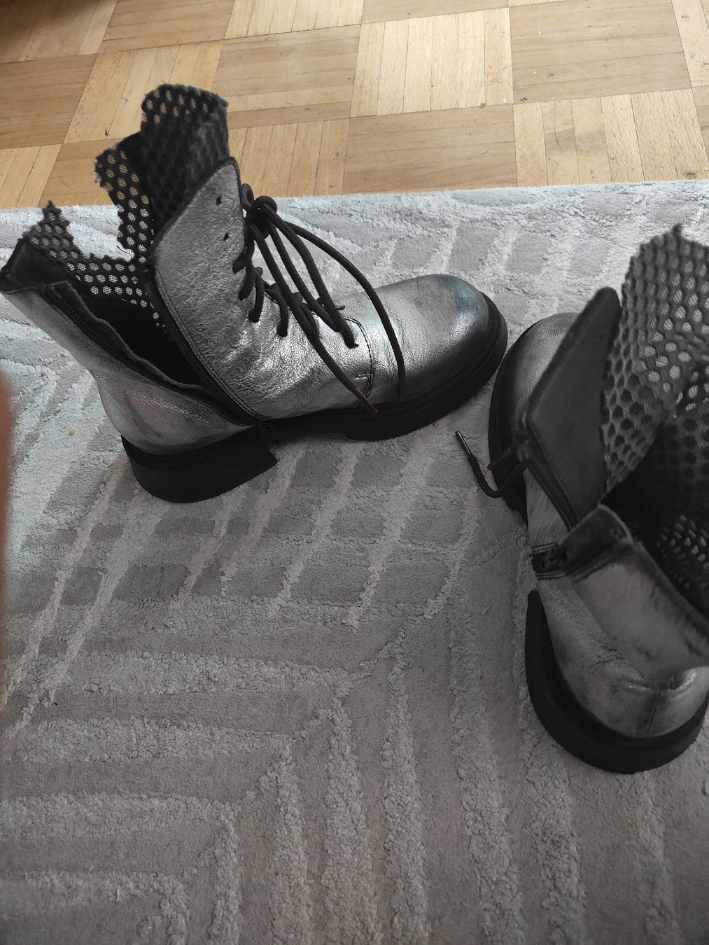 Scarpe da donna: Bottines argentées originales et confortables, taille 38 – Nuovo (secondo la descrizione) da Biel/Bienne venduto da Edi5Roli3 6
