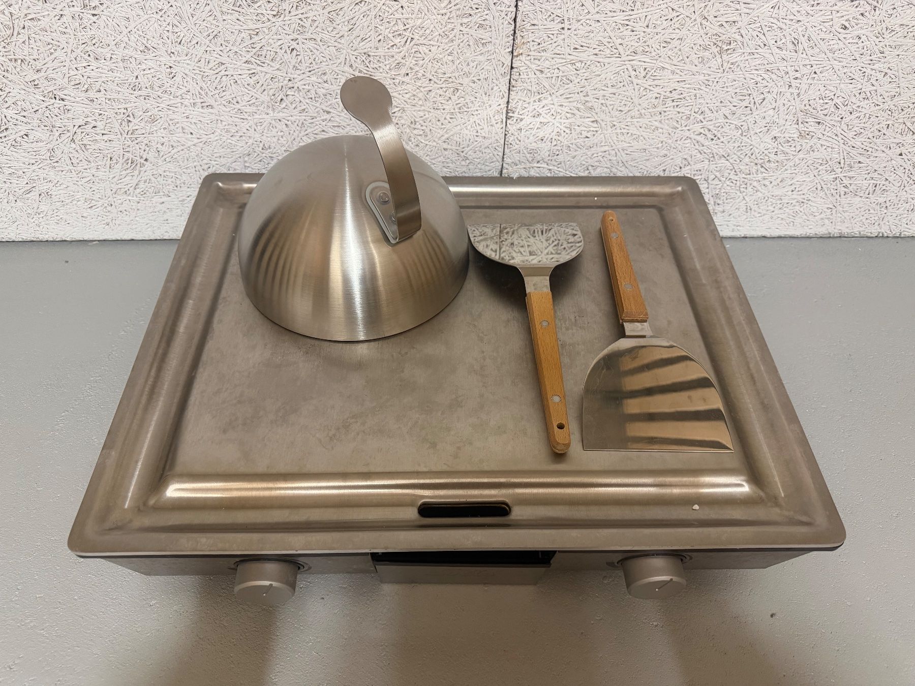 Solis Griglie: SOLIS Tischgrill mit Zubehör – Usato da Inwil venduto da Rzic-Liquidationen 3