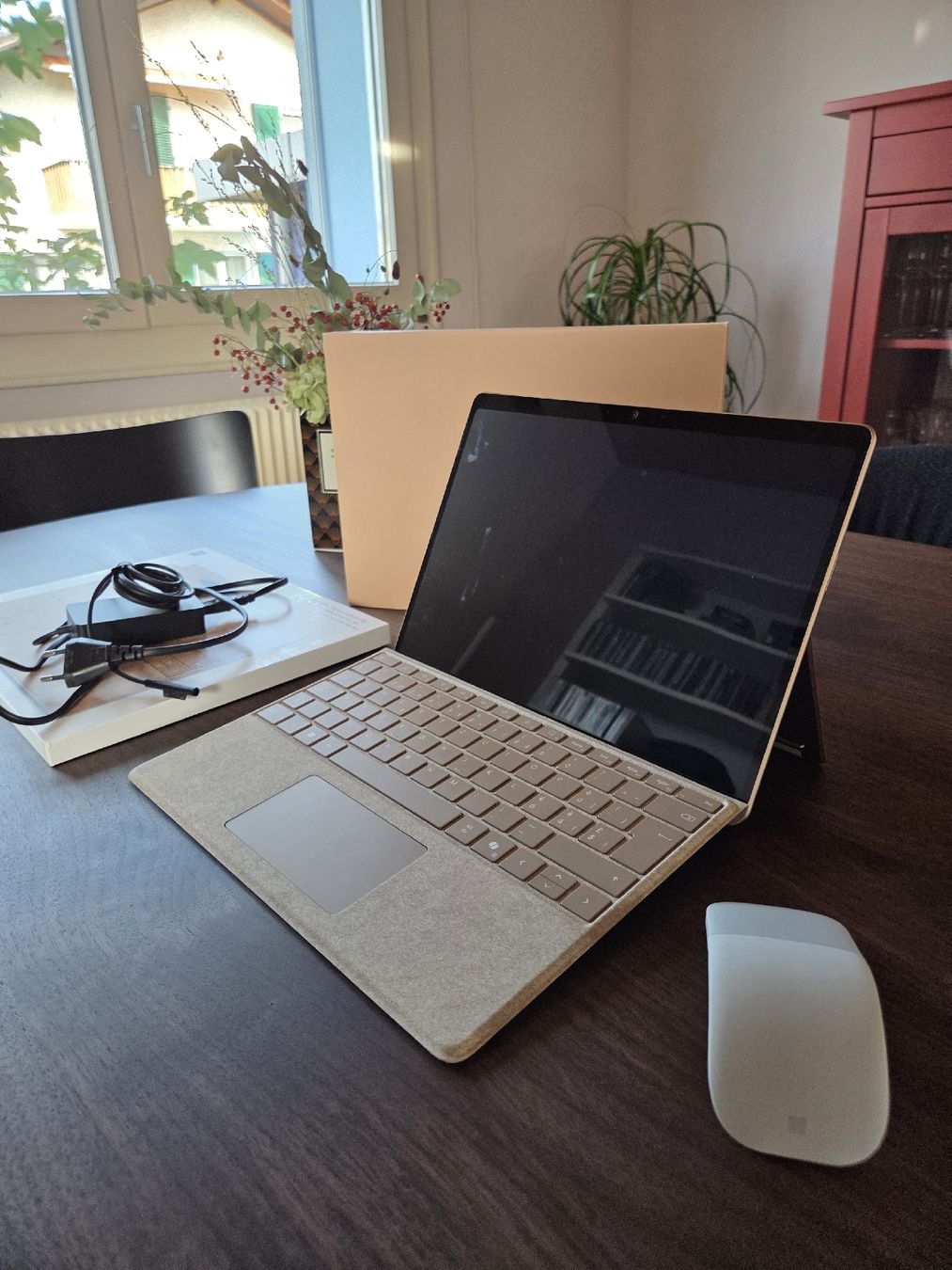 Microsoft Portables: Windows Surface Pro 11 Copilot + PC – Neuf (Voir description) à Thierachern par bcguggi 1
