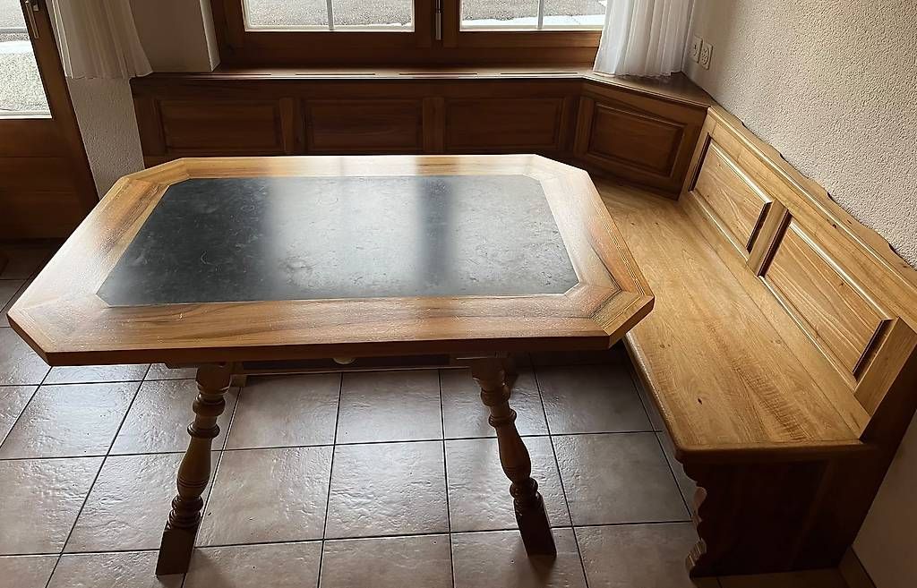 Tische: Tisch & Eckbank aus Nussbaum – Gebraucht aus Appenzell von Giggs90 2