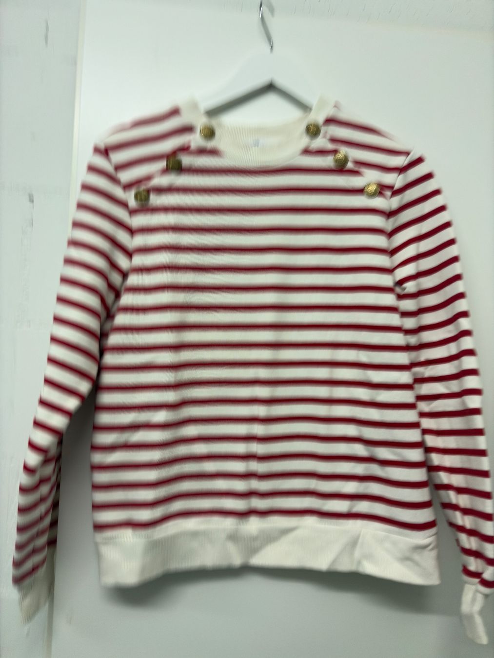 Maglioni & Felpe: Rotweiss-gesteiftes Sweatshirt mit Goldknöpfen – Usato da Egg b. Zürich venduto da adimoxon