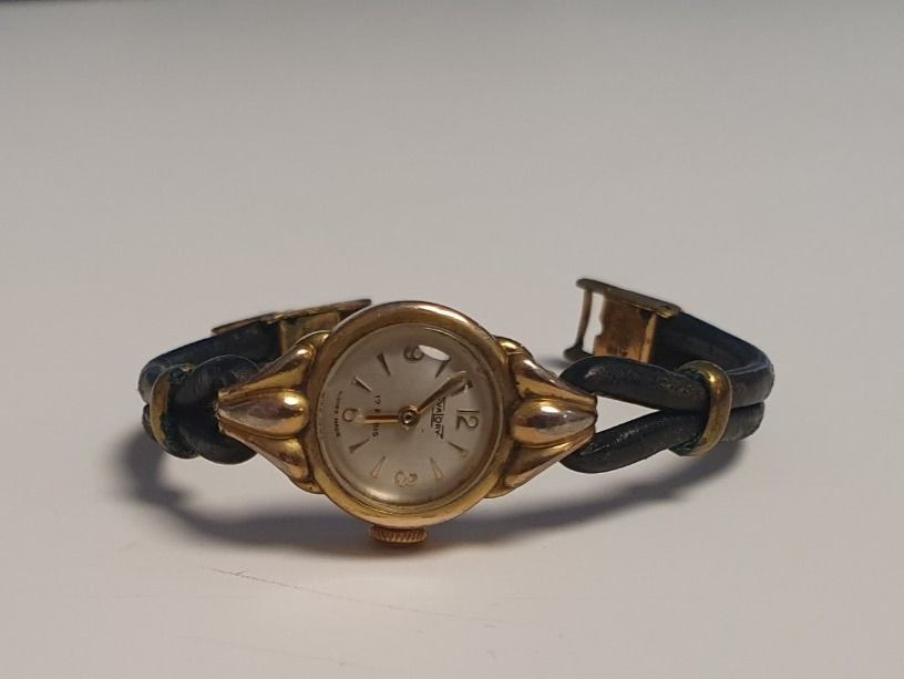 Rare montre femme vintage rétro à quartz, ancienne, pile à remplacer, occasion - Montres & Bijoux