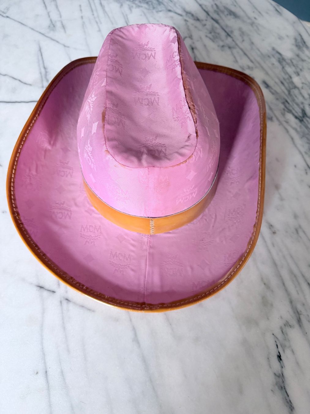Mcm Copricapi, berretti & cappellini: Pink MCM Cowboyhut Einzelanfertigung – Usato da Zürich venduto da Secretwish007 2