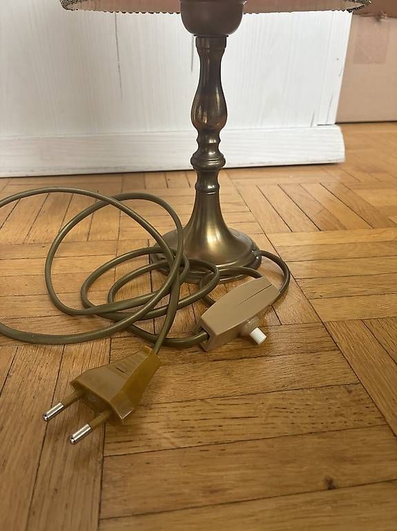 Lampen: Elegante Tischlampe – Gebraucht aus Zürich von uts_789v 1