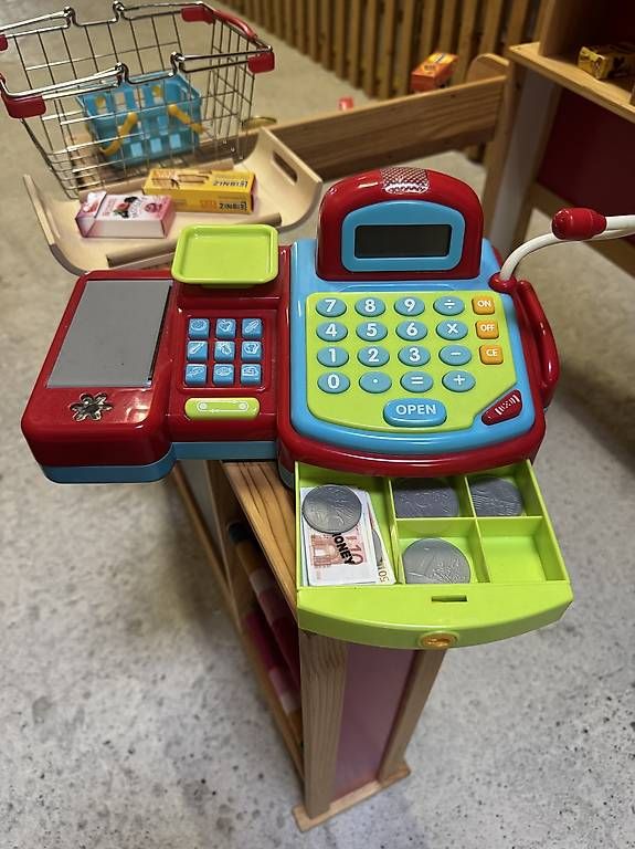 Giocattoli: Holz Marktstand mit Kasse – Usato da Kriens venduto da Eveline_Kriens 1