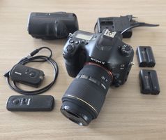 Sony Alpha 99 Vollformatkamera mit Objektiv und Zubehör 