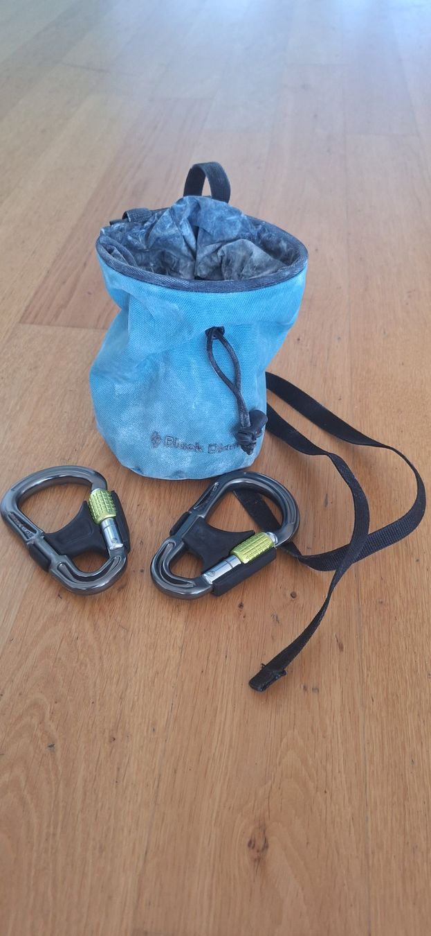 Kletterausrüstungen: Chalkbag und Karabiner – Gebraucht aus Hildisrieden von Pilatusguck