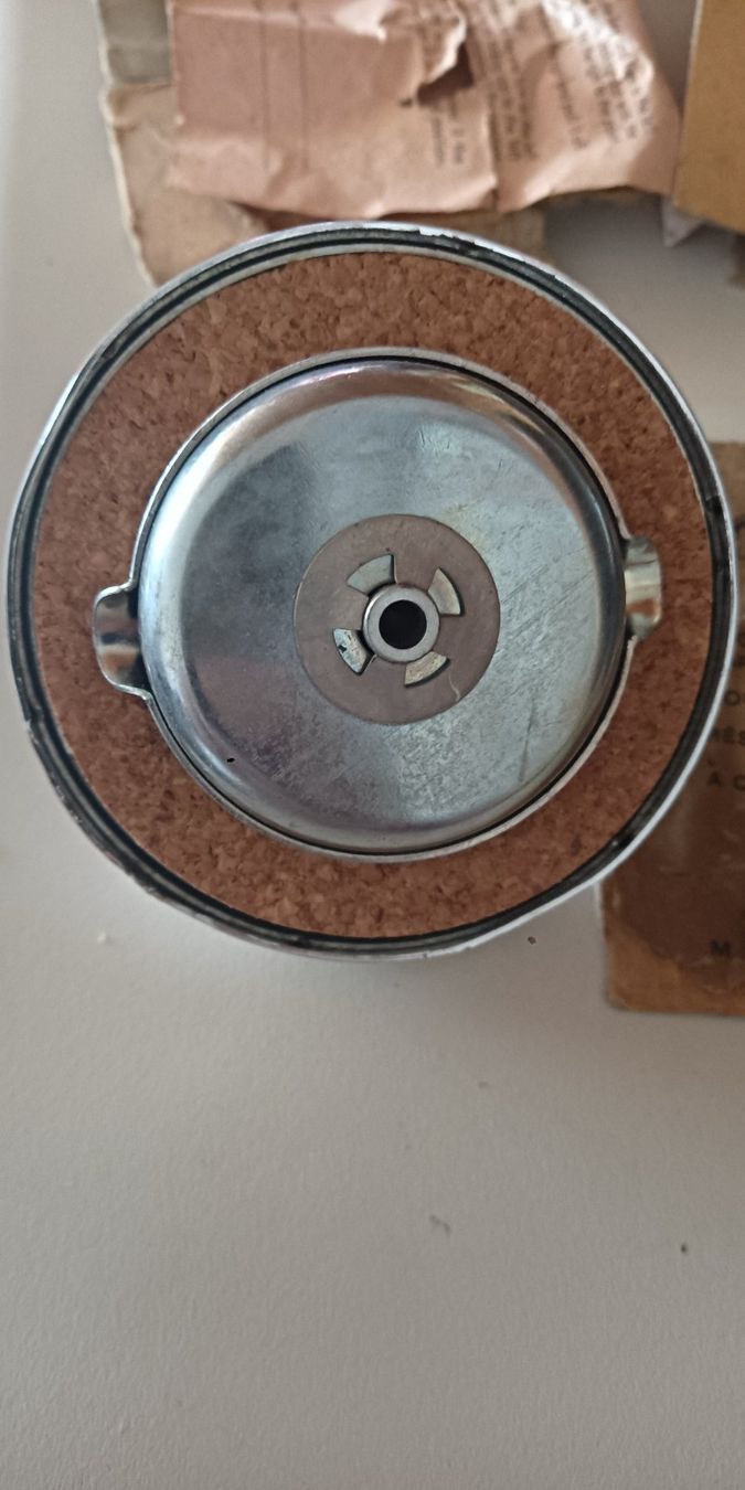 Autres accessoires p. véhicule: Tankdeckel NOS, neu – D'occasion à Mittelhäusern par Steigerer3 1