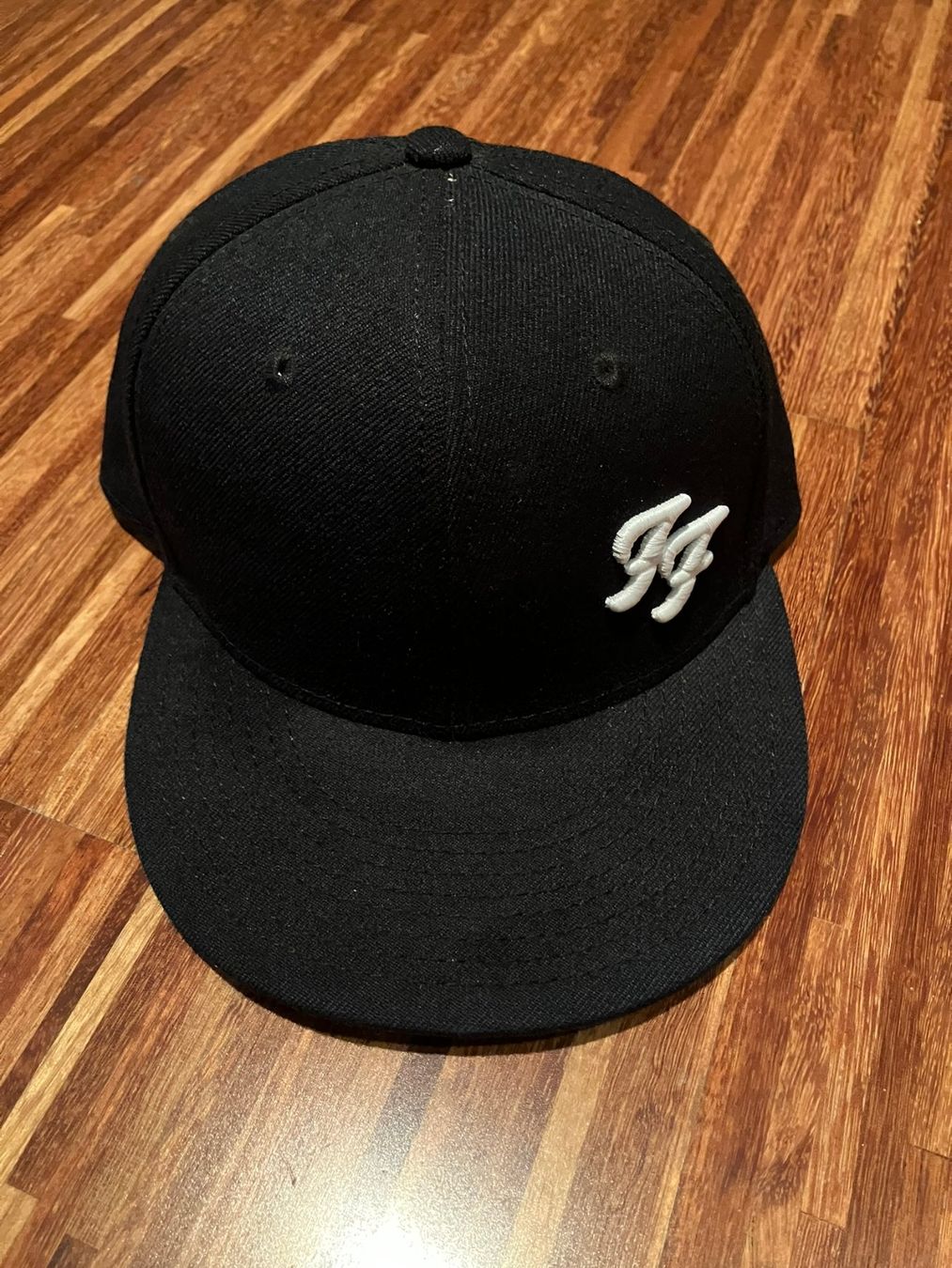 Copricapi, berretti & cappellini: Foo Fighters Snapback – Usato da Winkel venduto da Studi66