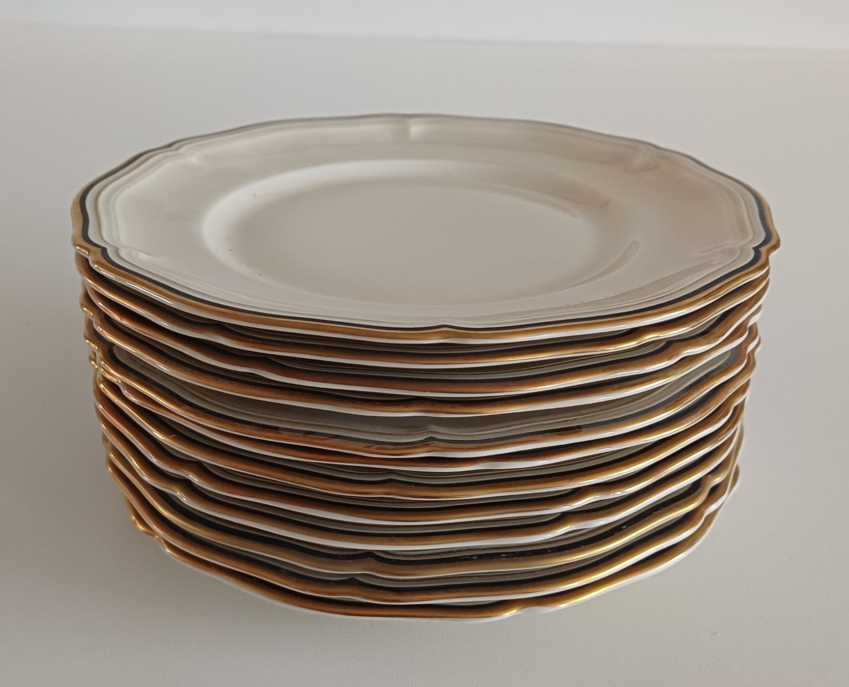 Set di piatti: Teeservice Rosenthal – Usato da Bern venduto da gephard 2