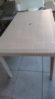 Gartentisch Rattanoptik beige mit Schirmloch guter Zustand