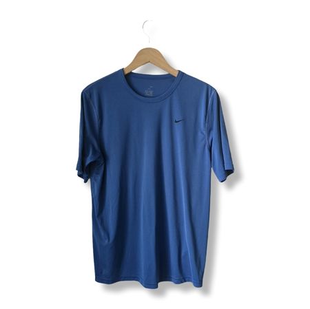 T-shirt Nike bleu taille M bon état