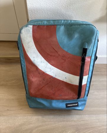 Freitag Rucksack blau rot weiss gebraucht