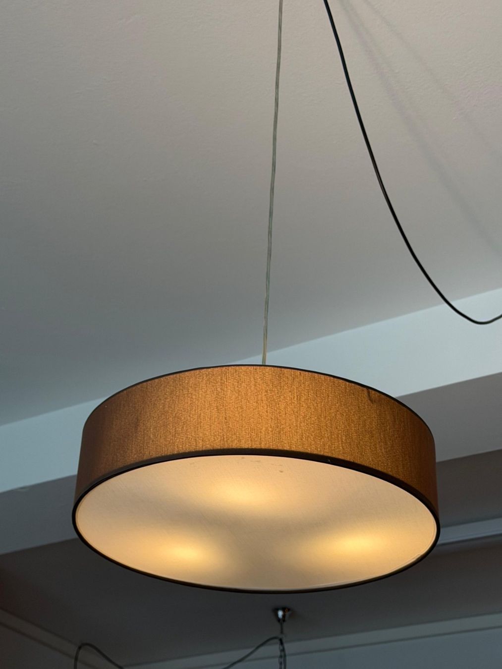 Kronleuchter & Deckenlampen: Moderne Pendelleuchte mit Stoffschirm – Gebraucht aus Olten von antonio.troia