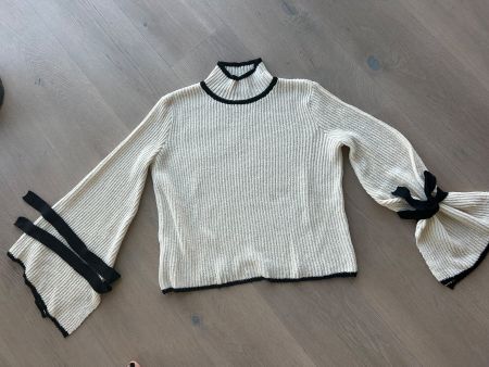 cremefarbiger Pullover von Mango