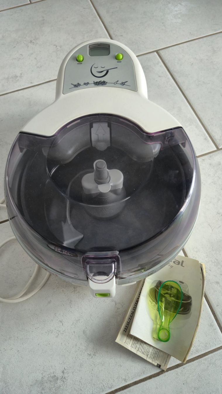 Küchengeräte: Tefal Heissluftfriteuse – Gebraucht aus Grüsch von Benggeli