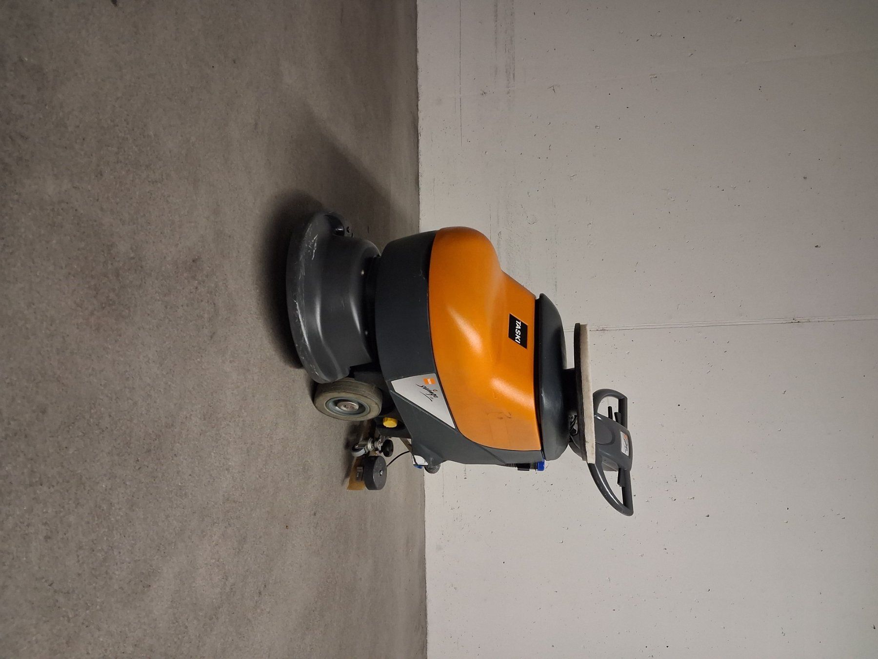 Toutes les machines: Scheuersaugmaschine  taski  swingo 450 b – D'occasion à Wohlen AG par ang_xy8w