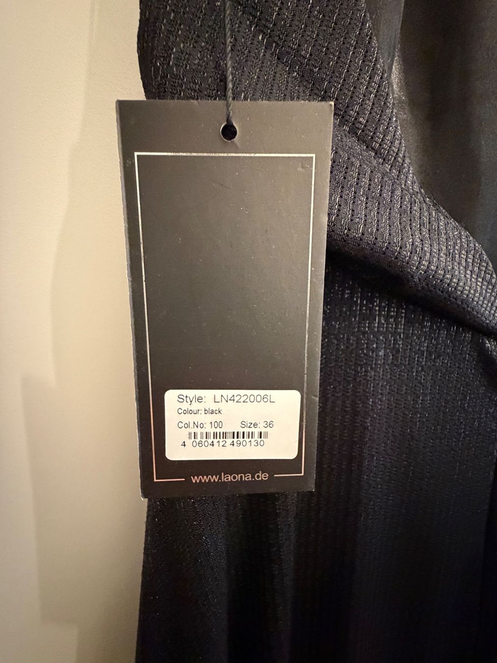 Vestiti: Schwares Abendkleid (glänzend) – Usato da Uster venduto da Trisch. 2