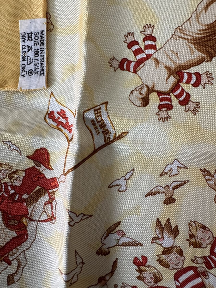 Hermès Foulard & Sciarpe: Hermès gavroche neuf 31x31 cm Les Triplés – Nuovo (secondo la descrizione) da Genève venduto da HappyLifestyle 9
